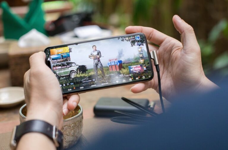 Top 10 Mobile Games You Can Play With Friends Online