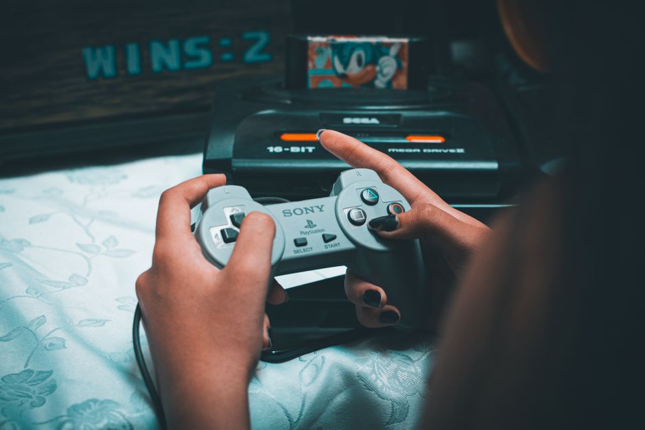 Retro Gaming Hardware: Essential Consoles and Accessories to Start Your Collection