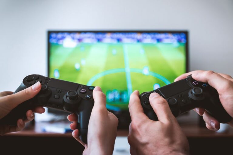 E-Sports and Multiplayer Gaming: Top Competitive Titles for Aspiring Pros